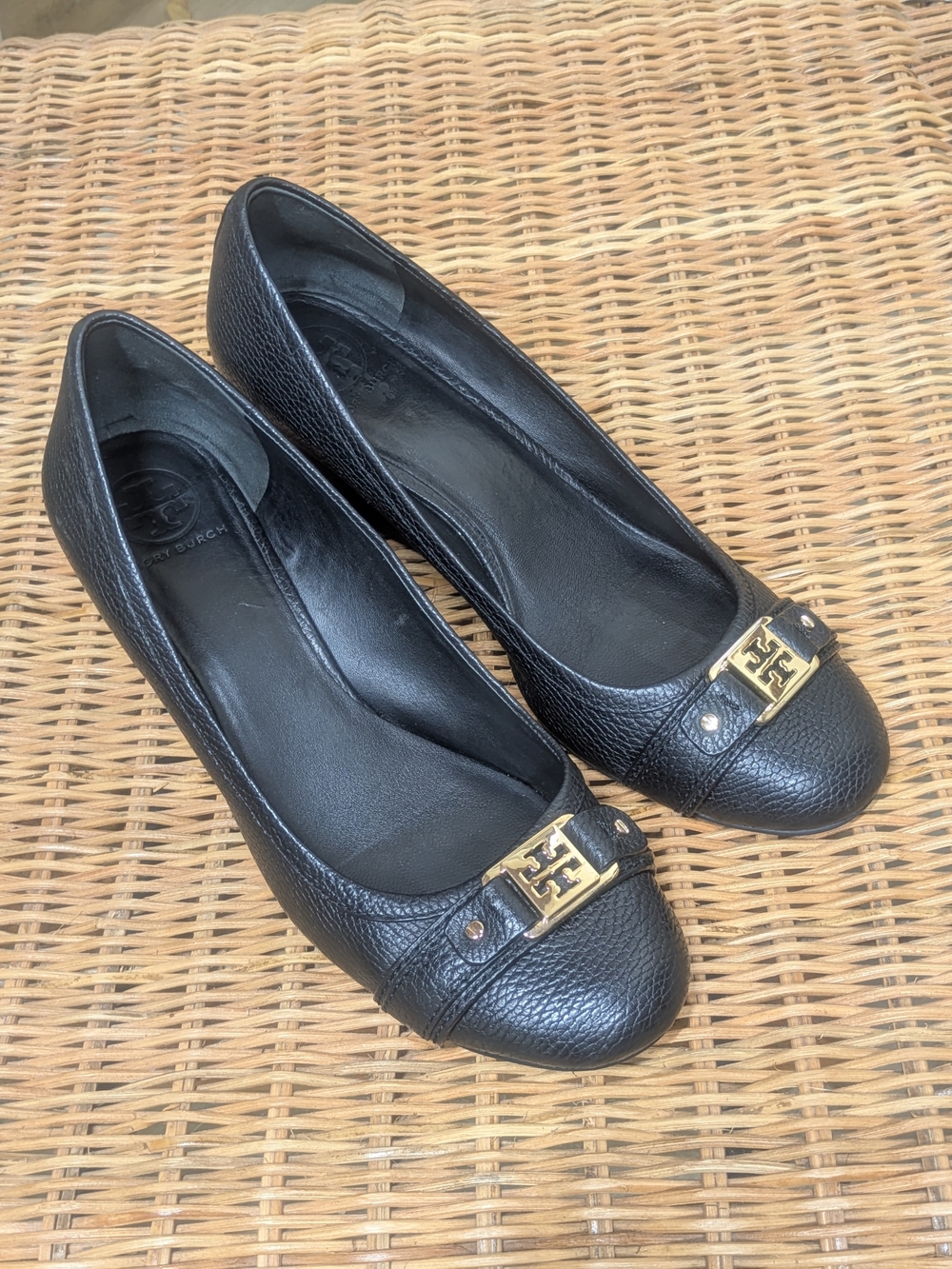 Tory Burch Black Pebbled Leather Logo Wedge Pumps Size 10
